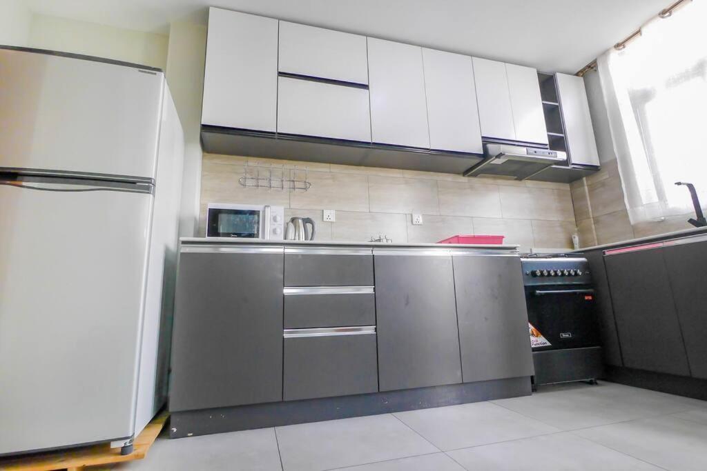 Ultra Modern Apartment In Nyarutarama Kigali Esterno foto